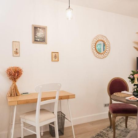 The French Boudoir Apartment Epernay Bagian luar foto