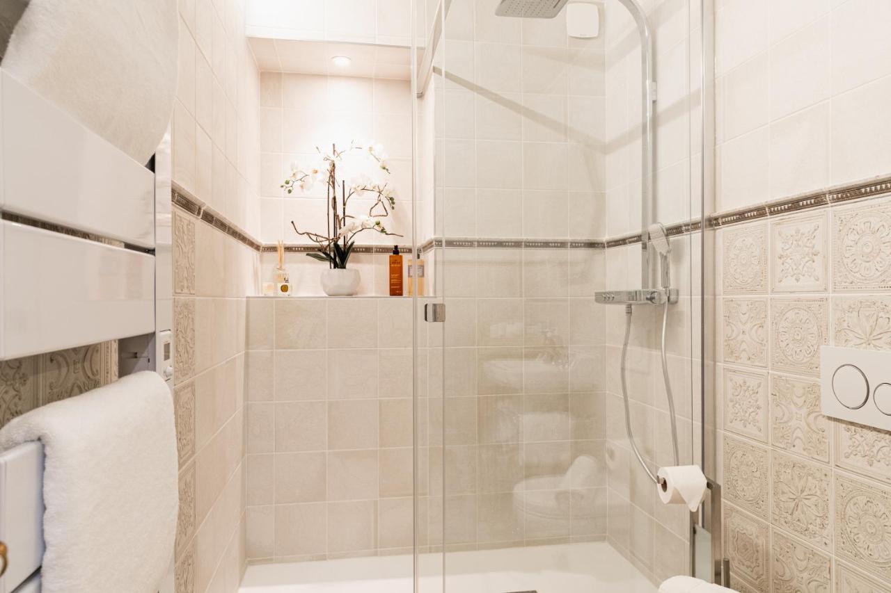 The French Boudoir Apartment Epernay Bagian luar foto