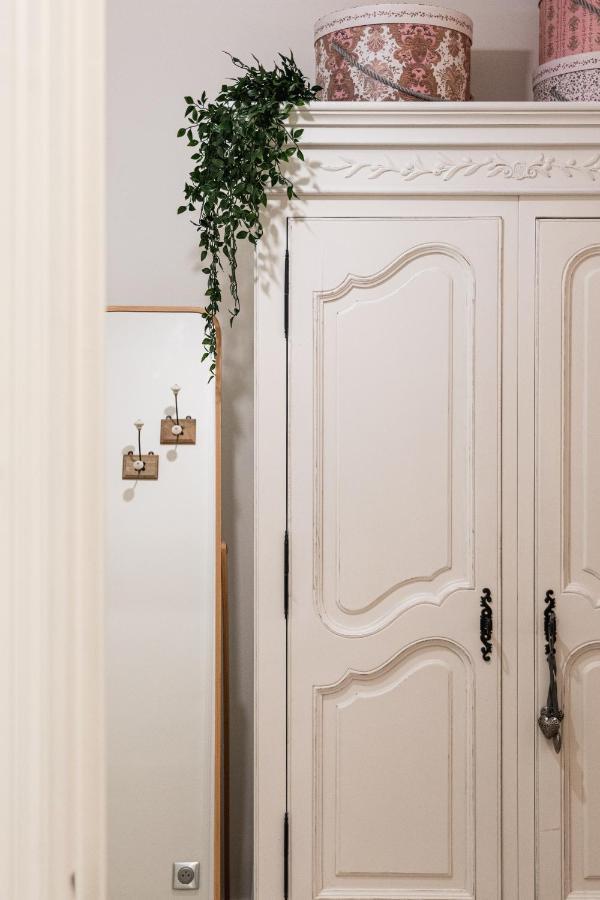 The French Boudoir Apartment Epernay Bagian luar foto