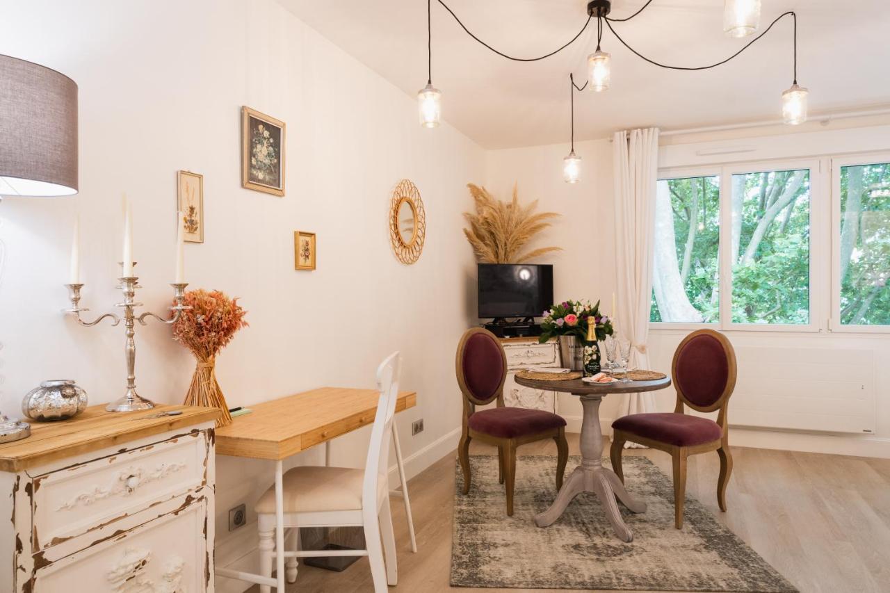 The French Boudoir Apartment Epernay Bagian luar foto