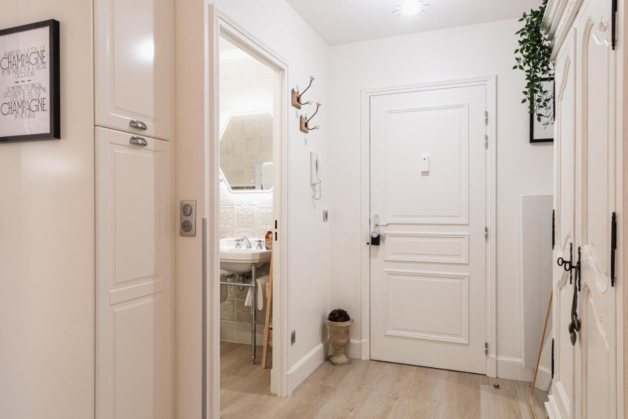 The French Boudoir Apartment Epernay Bagian luar foto