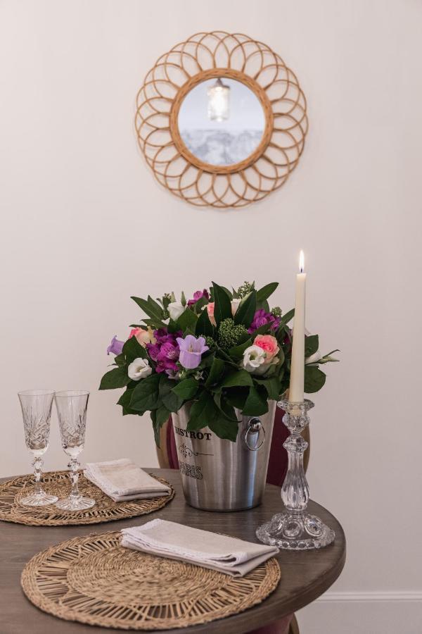 The French Boudoir Apartment Epernay Bagian luar foto