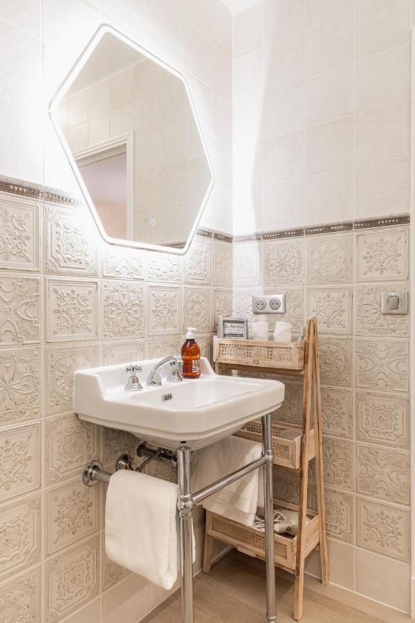 The French Boudoir Apartment Epernay Bagian luar foto